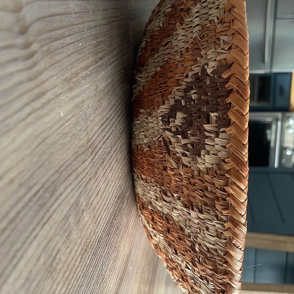 Woven basket - Picture 3 of 4